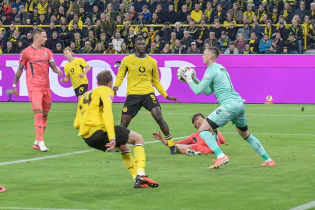 Karl Hein (Bremen 1) vereitelt Torchance von Dortmund 09.10.2026 ¢ Fussball ¢ Borussia Dortmund vs SV Werder Bremen, Signal Iduna Park, Dortmund, DFB DFL REGULATIONS PROHIBIT ANY USE OF PHOTOGRAPHS AS IMAGE SEQUENCES AND OR QUASI-VIDEO NRW Germany