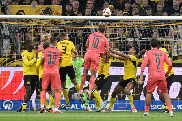 Strafraumszene Torchance von Niclas Füllkrug Fuellkrug (Bremen 10) 09.10.2026 ¢ Fussball ¢ Borussia Dortmund vs SV Werder Bremen, Signal Iduna Park, Dortmund, DFB DFL REGULATIONS PROHIBIT ANY USE OF PHOTOGRAPHS AS IMAGE SEQUENCES AND OR QUASI-VIDEO NRW Germany