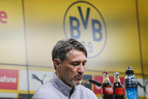 09.10.2026, xjmrgnx, Fussball 1.Bundesliga, Borussia Dortmund - SV Werder Bremen v.l. Chef-Trainer Niko Kovac (Dortmund) mit Blick nach unten, im Hintergrund das Logo von Borussia Dortmund (DFL DFB REGULATIONS PROHIBIT ANY USE OF PHOTOGRAPHS as IMAGE SEQUENCES and or QUASI-VIDEO) Dortmund