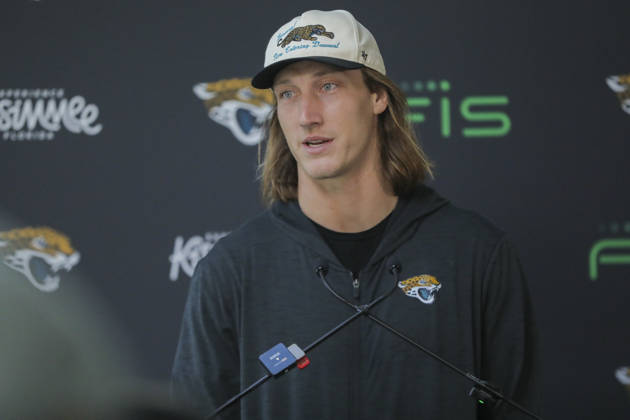 CHADLER’S CROSS, ENGLAND - OCTOBER 09: Trevor Lawrence of the Jacksonville Jaguars Q&A during the Jacksonville Jaguars team practise and media as part of the London NFL, American Football Herren, USA Series 2026, at the Grove, Chandler’s Cross, Hertfordshire, England, on 09 October 2026. Jody Demay - Davies SPP Copyright: xJodyxDemayx-xDaviesx xSPPx Sportspressphoto_SPR249929
