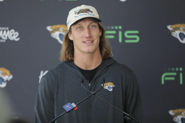 CHADLER’S CROSS, ENGLAND - OCTOBER 09: Trevor Lawrence of the Jacksonville Jaguars Q&A during the Jacksonville Jaguars team practise and media as part of the London NFL, American Football Herren, USA Series 2026, at the Grove, Chandler’s Cross, Hertfordshire, England, on 09 October 2026. Jody Demay - Davies SPP Copyright: xJodyxDemayx-xDaviesx xSPPx Sportspressphoto_SPR249932