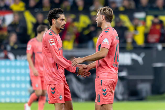 Dortmund, Deutschland 09. Oktober 2026: 1. BL - 2026 2027 - Sp. 5 - Borussia Dortmund gegen SV Werder Bremen Im Bild: v.li Eren Dinkci Dinkci (SVW) und Niclas Füllkrug Fuellkrug (SVW) nach dem Spiel DFL DFB regulations prohibit any use of photographs as image sequences and or quasi-video. Signal Iduna Park Nordrhein Westfalen Copyright: xFotostandx xZeisingx