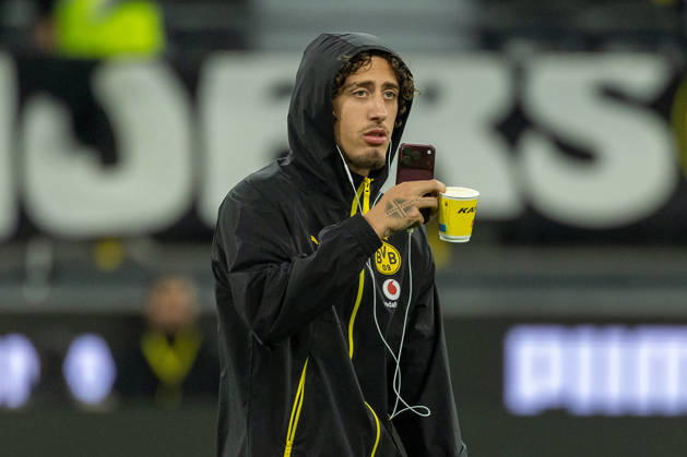 Dortmund, Germany, 09.10.26, Fabio Silva (Borussia Dortmund) guckt waehrend des Spiels der 1. Bundesliga zwischen Borussia Dortmund - SV Werder Bremen im Signal Iduna Park in Dortmund. (Photo by Joachim Bywaletz) DFB DFL REGULATIONS PROHIBIT ANY USE OF PHOTOGRAPHS AS IMAGE SEQUENCES AND OR QUASI-VIDEO. Copyright: JoachimxBywaletz xJB-Sportfoto