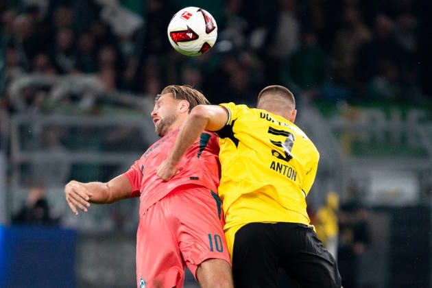 Deutschland: 1. Bundesliga 2026 2027, 5. Spieltag: Borussia Dortmund vs. Werder Bremen 09.10.2026 Signal Iduna Park (Nordrhein-Westfalen) Niclas Füllkrug ( 10) Waldemar Anton (Borussia Dortmund, 3) Zweikampf Duell Copyright: xCelinaxLeiersx