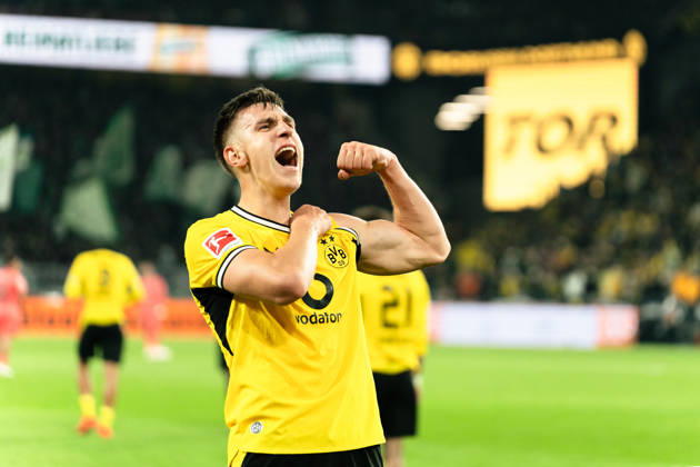 Deutschland: 1. Bundesliga 2026 2027, 5. Spieltag: Borussia Dortmund vs. Werder Bremen 09.10.2026 Signal Iduna Park (Nordrhein-Westfalen) Tor zum 2:0 durch Nico Schlotterbeck (Borussia Dortmund, 4) Jubel Freude Emotionen Torjubel Bizeps Copyright: xCelinaxLeiersx