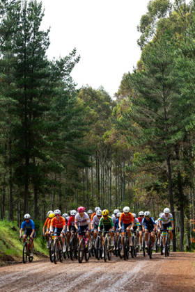 2026 UCI Gravel World Championships Picture by James Raison SWpix.com - 10 10 2026 - Cycling - 2026 UCI Gravel World Championships - Nannup, Western Australia, Australia - Women™s Elite - The peloton Copyright: x xSWpix.comx(t axPhotographyxHubxLtd)xJamesxRaison SWpix.comx SWP-3030-24046