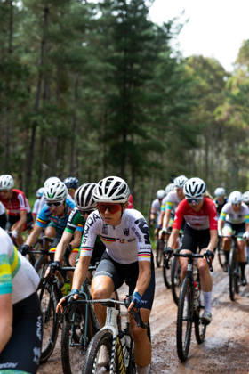 2026 UCI Gravel World Championships Picture by James Raison SWpix.com - 10 10 2026 - Cycling - 2026 UCI Gravel World Championships - Nannup, Western Australia, Australia - Women™s Elite - The peloton, Germany Copyright: x xSWpix.comx(t axPhotographyxHubxLtd)xJamesxRaison SWpix.comx SWP-3030-24050
