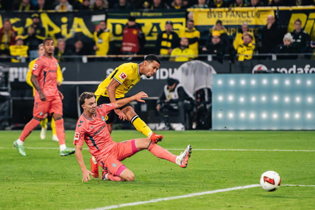 Borussia Dortmund v SV Werder Bremen - Bundesliga 2026 27 Ethan Nwaneri of Borussia Dortmund in action during the Bundesliga match between Borussia Dortmund and SV Werder Bremen at Signal Iduna Park in Dortmund, Germany, on October 9, 2026. Dortmund Germany Copyright: xHeshamxElsherifx originalFilename:elsherif-notitle261009_np1eF