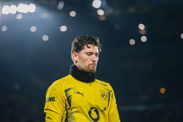 Borussia Dortmund v SV Werder Bremen - Bundesliga 2026 27 Gregor Kobel of Borussia Dortmund warms up prior to the Bundesliga match between Borussia Dortmund and SV Werder Bremen at Signal Iduna Park in Dortmund, Germany, on October 9, 2026. Dortmund Germany Copyright: xHeshamxElsherifx originalFilename:elsherif-notitle261009_np7s8