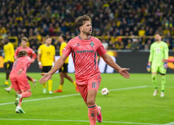 Niclas Fuellkrug (SV Werder Bremen, 10) jubelt nach dem zweiten Treffer seiner Mannschaft zum Ausgleich. GER, Borussia Dortmund vs SV Werder Bremen, 1. Bundesliga, 5. Spieltag, Saison 2026-27, SIGNAL IDUNA PARK, Dortmund, 09.10.2026 DFL REGULATIONS PROHIBIT ANY USE OF PHOTOGRAPHS AS IMAGE SEQUENCES AND OR QUASI-VIDEO Borussia Dortmund vs SV Werder Bremen, 1. Bundesliga, 5. Spieltag, Saison 2026-27, 09.10.2026 Dortmund Copyright: xEibner-Pressefoto ScottxColemanx EP_SCN