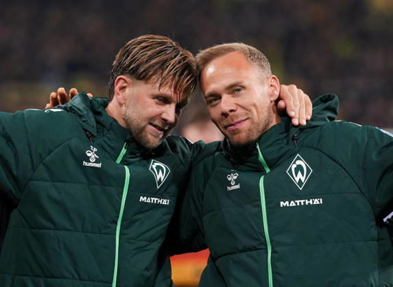Niclas Fuellkrug (SV Werder Bremen, 10) und Alexander Schlager (SV Werder Bremen, 30) nach dem Spiel. GER, Borussia Dortmund vs SV Werder Bremen, 1. Bundesliga, 5. Spieltag, Saison 2026-27, SIGNAL IDUNA PARK, Dortmund, 09.10.2026 DFL REGULATIONS PROHIBIT ANY USE OF PHOTOGRAPHS AS IMAGE SEQUENCES AND OR QUASI-VIDEO Borussia Dortmund vs SV Werder Bremen, 1. Bundesliga, 5. Spieltag, Saison 2026-27, 09.10.2026 Dortmund Copyright: xEibner-Pressefoto ScottxColemanx EP_SCN