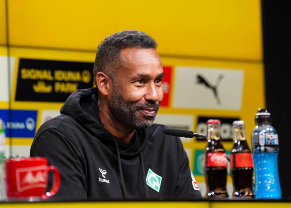 Daniel Thioune (SV Werder Bremen, Cheftrainer) spricht bei der Pressekonferenz nach dem Spiel mit den Medienvertretern. GER, Borussia Dortmund vs SV Werder Bremen, 1. Bundesliga, 5. Spieltag, Saison 2026-27, SIGNAL IDUNA PARK, Dortmund, 09.10.2026 DFL REGULATIONS PROHIBIT ANY USE OF PHOTOGRAPHS AS IMAGE SEQUENCES AND OR QUASI-VIDEO Borussia Dortmund vs SV Werder Bremen, 1. Bundesliga, 5. Spieltag, Saison 2026-27, 09.10.2026 Dortmund Copyright: xEibner-Pressefoto ScottxColemanx EP_SCN