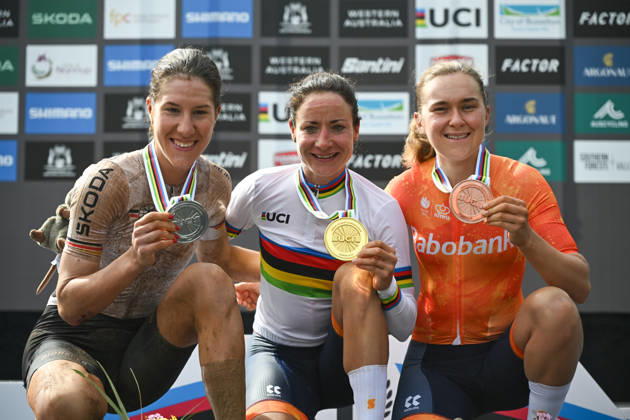 2026 UCI Gravel World Championships Picture by Zac Williams SWpix.com - 10 10 2026 - Cycling - 2026 UCI Gravel World Championships - Nannup, Western Australia, Australia - Women™s Elite Podium - Marianne Vos (Netherlands) wins the Gold Medal to become World Champion with Rosa Klöser (Germany) receiving the Silver Medal and Larissa Hartog (Netherlands) receiving the Bronze Medal Copyright: x xSWpix.comx(t axPhotographyxHubxLtd)xZacxWilliams SWpix.comx SWP-3030-24188