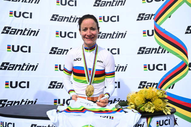 2026 UCI Gravel World Championships Picture by Zac Williams SWpix.com - 10 10 2026 - Cycling - 2026 UCI Gravel World Championships - Nannup, Western Australia, Australia - Women™s Elite Podium - Marianne Vos (Netherlands) signing the Santini Rainbow Jersey Copyright: x xSWpix.comx(t axPhotographyxHubxLtd)xZacxWilliams SWpix.comx SWP-3030-24189