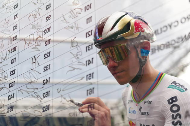 Belgium s Remco Evenepoel of Red Bull - Bora - Hansgrohe during the 120th edition of the Il Lombardia, Tour of Lombardy cycling race, a 239 km one day race from Bergamo to Como on October 10, 2026, Italy.  Copyright: xGianxMattiaxD™Alberto LaPressex