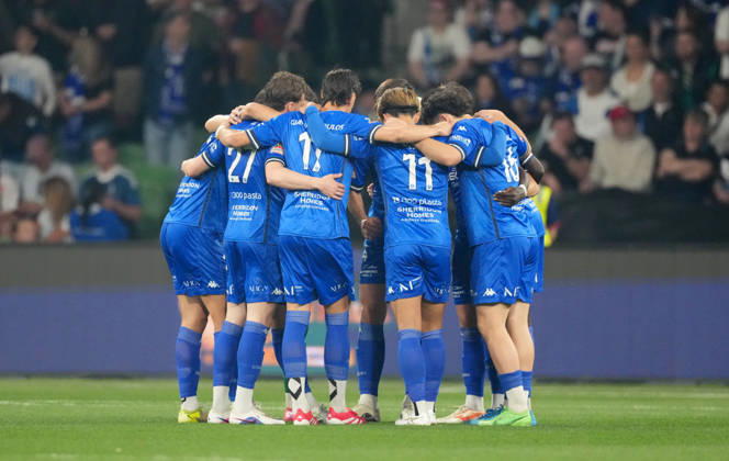 AUSTRALIA CUP SOUTH MELBOURNE VICTORY, South Melbourne FC form a team huddle during the Australia Cup final match between South Melbourne FC and Melbourne Victory FC at AAMI Park in Melbourne, Saturday, October 10, 2026. ( NO ARCHIVING, EDITORIAL USE ONLY MELBOURNE VICTORIA Australia Copyright: xSCOTTxBARBOURx 20261010134266688631