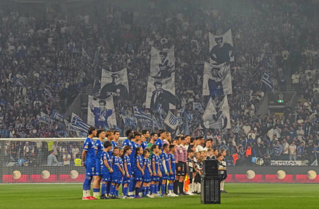 AUSTRALIA CUP SOUTH MELBOURNE VICTORY, South Melbourne FC supporters in the crowd show their support as the teams line up during the Australia Cup final match between South Melbourne FC and Melbourne Victory FC at AAMI Park in Melbourne, Saturday, October 10, 2026. ( NO ARCHIVING, EDITORIAL USE ONLY MELBOURNE VICTORIA Australia Copyright: xSCOTTxBARBOURx 20261010132793274863
