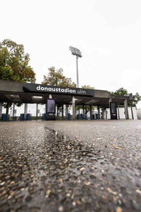 SSV Ulm 1846 Fußball vs. Eintracht Frankfurt II, Fussball, Regionalliga Südwest, 11. Spieltag, Donaustadion Ulm 10.10.26 Das Donaustadion Ulm Sportstätte des SSV Ulm 1846 Fußball Außenansicht Haupteingang SSV Ulm 1846 Fußball vs. Eintracht Frankfurt II, Fussball, Regionalliga Südwest, 11. Spieltag, Donaustadion Ulm 10.10.26 Foto: Lucca Fundel Ulm Donaustadion Baden-Württemberg Deutschland
