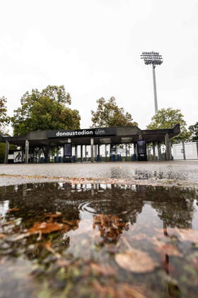 SSV Ulm 1846 Fußball vs. Eintracht Frankfurt II, Fussball, Regionalliga Südwest, 11. Spieltag, Donaustadion Ulm 10.10.26 Das Donaustadion Ulm Sportstätte des SSV Ulm 1846 Fußball Außenansicht Haupteingang SSV Ulm 1846 Fußball vs. Eintracht Frankfurt II, Fussball, Regionalliga Südwest, 11. Spieltag, Donaustadion Ulm 10.10.26 Foto: Lucca Fundel Ulm Donaustadion Baden-Württemberg Deutschland