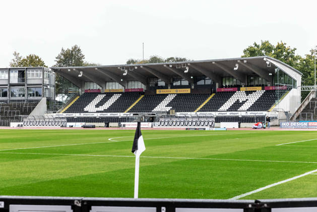 SSV Ulm 1846 Fußball vs. Eintracht Frankfurt II, Fussball, Regionalliga Südwest, 11. Spieltag, Donaustadion Ulm 10.10.26 Das Donaustadion Ulm Sportstätte des SSV Ulm 1846 Fußball Innenansicht Haupttribüne SSV Ulm 1846 Fußball vs. Eintracht Frankfurt II, Fussball, Regionalliga Südwest, 11. Spieltag, Donaustadion Ulm 10.10.26 Foto: Lucca Fundel Ulm Donaustadion Baden-Württemberg Deutschland