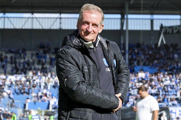 Trainer Petrik Sander (1. FC Magdeburg) schaut waehrend des spiels der 2. Bundesliga zwischen 1. FC Magdeburg und Hannover 96, Avnet Arena am 10. October 2026 in Magdeburg, Deutschland. (Foto von Marco Steinbrenner DeFodi Images) +++ Trainer Petrik Sander (1. FC Magdeburg) looks on during the 2nd Bundesliga match between 1. FC Magdeburg and Hannover 96 at Avnet Arena on October 10, 2026 in Magdeburg, Germany. (Photo by Marco Steinbrenner DeFodi Images) DFB DFL REGULATIONS PROHIBIT ANY USE OF PHOTOGRAPHS AS IMAGE SEQUENCES AND OR QUASI-VIDEO. (Photo by Marco Steinbrenner DeFodi Images) -