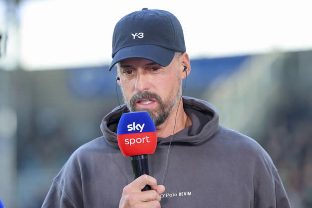 Trainer Sandro Wagner (Hannover 96) schaut waehrend des spiels der 2. Bundesliga zwischen 1. FC Magdeburg und Hannover 96, Avnet Arena am 10. October 2026 in Magdeburg, Deutschland. (Foto von Marco Steinbrenner DeFodi Images) +++ Trainer Sandro Wagner (Hannover 96) looks on during the 2nd Bundesliga match between 1. FC Magdeburg and Hannover 96 at Avnet Arena on October 10, 2026 in Magdeburg, Germany. (Photo by Marco Steinbrenner DeFodi Images) DFB DFL REGULATIONS PROHIBIT ANY USE OF PHOTOGRAPHS AS IMAGE SEQUENCES AND OR QUASI-VIDEO. (Photo by Marco Steinbrenner DeFodi Images) -