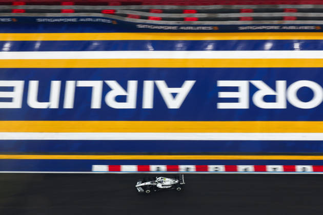 2026 Formula 1 Singapore Grand Prix SINGAPORE - OCT 10: Haas s driver Oliver Bearman competes during the Sprint Session at the Formula One Grand Prix of Singapore, at the Marina Bay Street Circuit in Singapore, on October 10, 2026. Daniel Ceng Anadolu Singapore Singapore. Editorial use only. Please get in touch for any other usage.  Copyright: x2026xAnadoluxDanielxCengx