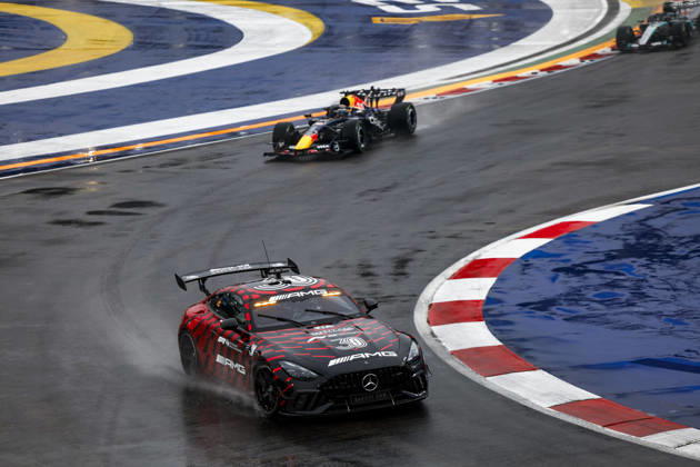 F1 - SINGAPORE GRAND PRIX 2026 Safety car, rain, pluie, during the 2026 Formula 1 Singapore Grand Prix, 17th round of the 2026 Formula One World Championship, WM, Weltmeisterschaft from October 9 to 11, 2026 on the Marina Bay Street Circuit, in Singapore, Singapore - SingaporeSingapore  Copyright: xDPPIx