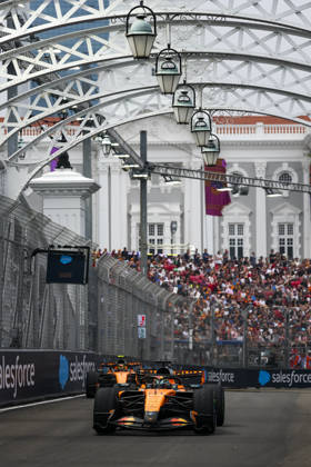 F1 - SINGAPORE GRAND PRIX 2026 81 PIASTRI Oscar (aus), McLaren F1 Team MCL40, action during the 2026 Formula 1 Singapore Grand Prix, 17th round of the 2026 Formula One World Championship, WM, Weltmeisterschaft from October 9 to 11, 2026 on the Marina Bay Street Circuit, in Singapore, Singapore - SingaporeSingapore  Copyright: xDPPIx