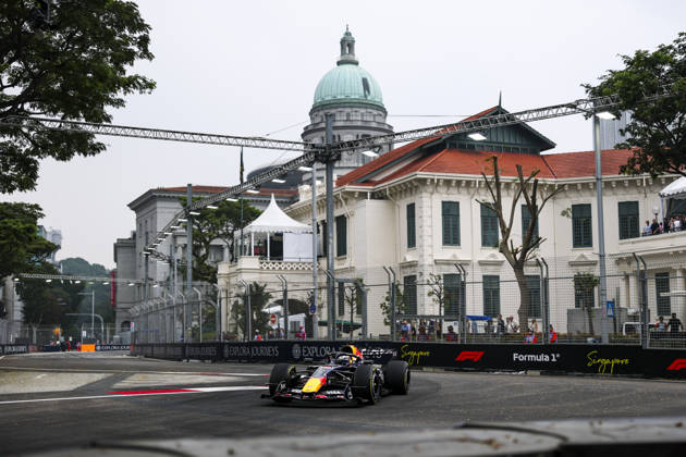 F1 - SINGAPORE GRAND PRIX 2026 03 VERSTAPPEN Max (nld), Red Bull Racing Ford RB22, action, rain, pluie, during the 2026 Formula 1 Singapore Grand Prix, 17th round of the 2026 Formula One World Championship, WM, Weltmeisterschaft from October 9 to 11, 2026 on the Marina Bay Street Circuit, in Singapore, Singapore - SingaporeSingapore Copyright: xDPPIx