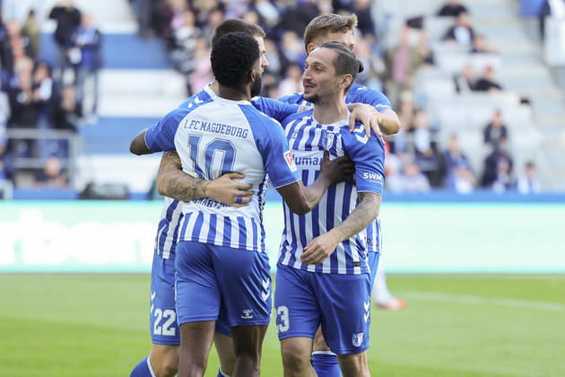 Moritz-Broni Kwarteng (1. FC Magdeburg) bejubelt seinen Treffer mit den Teamkollegen waehrend des spiels der 2. Bundesliga zwischen 1. FC Magdeburg und Hannover 96, Avnet Arena am 10. October 2026 in Magdeburg, Deutschland. (Foto von Marco Steinbrenner DeFodi Images) +++ Moritz-Broni Kwarteng (1. FC Magdeburg) celebrates his goal with teammates during the 2nd Bundesliga match between 1. FC Magdeburg and Hannover 96 at Avnet Arena on October 10, 2026 in Magdeburg, Germany. (Photo by Marco Steinbrenner DeFodi Images) DFB DFL REGULATIONS PROHIBIT ANY USE OF PHOTOGRAPHS AS IMAGE SEQUENCES AND OR QUASI-VIDEO. (Photo by Marco Steinbrenner DeFodi Images) -