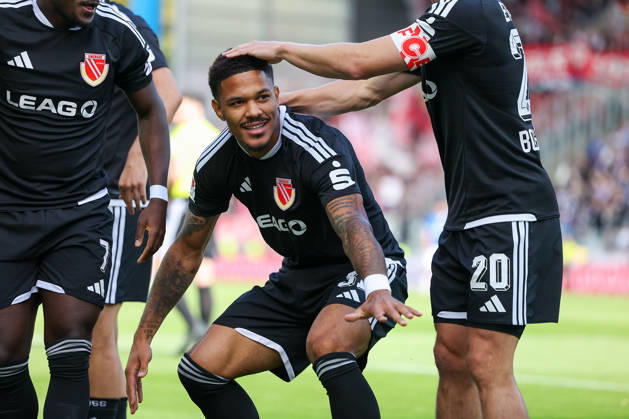 2026.10.10 Fussball 2.Bundesliga SV Darmstadt 98 - Energie Cottbus v.l., Justin Butler (Energie Cottbus) and Teammates seen celebrating after scoring goal to 0:1 Copyright: HMBxMedia JoaquimxFerreira