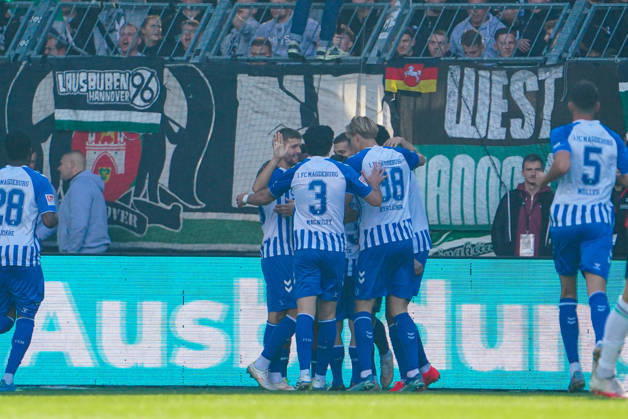 Deutschland: Fussball 2. Bundesliga 2026 2027, 7. Spieltag - 1. FC Magdeburg vs Hannover 96 - Avnet Arena (Magdeburg): Tor und Torjubel zum Moritz Kwarteng (1. FC Magdeburg, 10) Anselmo Garcia MacNulty Anselmo Garcia MacNulty (1. FC Magdeburg, 3) Luka Hyryläinen Luka Hyrylainen (1. FC Magdeburg, 38) Tobias Müller Tobias Mueller (1. FC Magdeburg, 5) Copyright: xAymanxAlahmedx