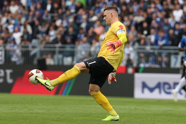 2026.10.10 Fussball 2.Bundesliga SV Darmstadt 98 - Energie Cottbus v.l., Goalkeeper, Torwart Marcel Schuhen (SV Darmstadt 98) in action, with the ball Copyright: HMBxMedia JoaquimxFerreira