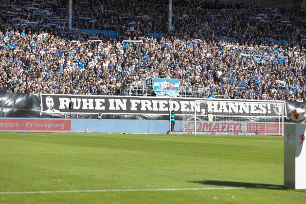 10.10.2026, xgox, Fussball, 2. Bundesliga, 1. FC Magdeburg - Hannover 96 v.l. Symbolfoto, Symbolbild, Symbol Fans, Zuschauer, Publikum, Tribuene Choreo, Choreografie, Choreographie Ruhe in Frieden Hannes (DFL DFB REGULATIONS PROHIBIT ANY USE OF PHOTOGRAPHS as IMAGE SEQUENCES and or QUASI-VIDEO) Magdeburg