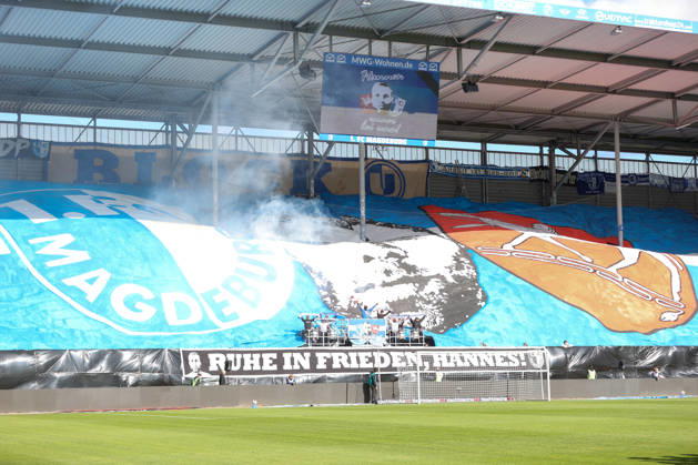 10.10.2026, xgox, Fussball, 2. Bundesliga, 1. FC Magdeburg - Hannover 96 v.l. Symbolfoto, Symbolbild, Symbol Fans, Zuschauer, Publikum, Tribuene Choreo, Choreografie, Choreographie Ruhe in Frieden Hannes (DFL DFB REGULATIONS PROHIBIT ANY USE OF PHOTOGRAPHS as IMAGE SEQUENCES and or QUASI-VIDEO) Magdeburg