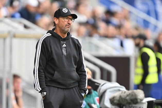 10.10.2026, xfux, Fussball 2.Bundesliga, SV Darmstadt 98 - Energie Cottbus v.l. Trainer Claus Dieter Wollnitz (FC Engerie Cottbus) (DFL DFB REGULATIONS PROHIBIT ANY USE OF PHOTOGRAPHS as IMAGE SEQUENCES and or QUASI-VIDEO) Darmstadt