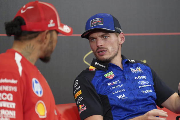 FORMULA 1 SINGAPORE AIRLINES SINGAPORE GRAND PRIX 2026 Lewis Hamilton (GBR) 44 Ferrari and Max Verstappen (NED) 3 Red Bull Racing in the Post Sprint Race press conference, PK, Pressekonferenz during the Formula 1 Singapore Airlines Singapore Grand Prix 2026, Round 17 of the 2026 Formula 1 World Championship, WM, Weltmeisterschaft from 9th - 11th October 2026 at the Marina Bay Street Circuit, Singapore. Credit: Robbie Hoad Every Second Media Editorial use only. All images are copyright Every Second Media Limited. No images may be reproduced without prior permission. Copyright: xIMAGO EveryxSecondxMediax ESM-2203-0521 RobbiexHoadx xEveryxSecondxMediax