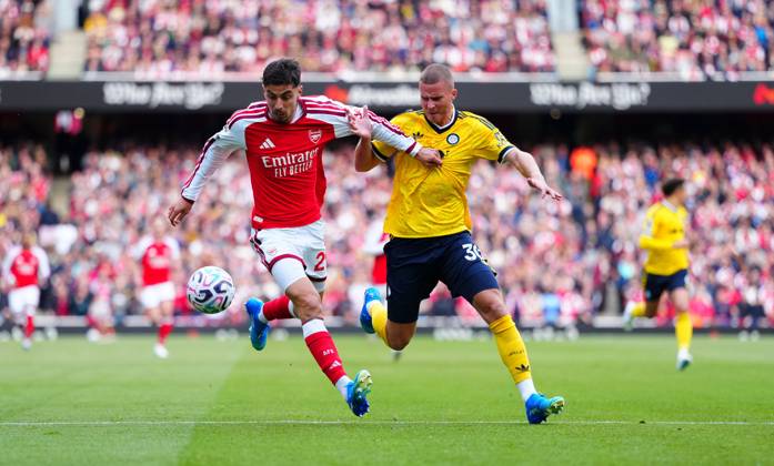 Kai Havertz of Arsenal battles with Nico Elvedi of Leeds United Arsenal v Leeds United, Premier League, Football, Emirates Stadium, London, UK - 10 Oct 2026London Emirates Stadium United Kingdom EDITORIAL USE ONLY No use with unauthorised audio, video, data, fixture lists, club league logos or live services. Online in-match use limited to 120 images, no video emulation. No use in betting, games or single club league player publications.  Copyright: xJavierxGarcia Shutterstockx 17204400m