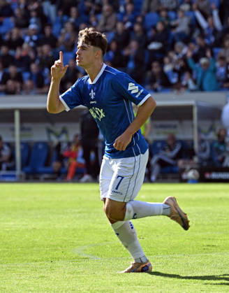 10.10.2026, xjhx, Fussball 2.Bundesliga, SV Darmstadt 98 - Energie Cottbus v.l. Noah Weißhaupt (SV Darmstadt 98) Goal scored, erzielt das Tor zum. 1:1 (DFL DFB REGULATIONS PROHIBIT ANY USE OF PHOTOGRAPHS as IMAGE SEQUENCES and or QUASI-VIDEO) Darmstadt