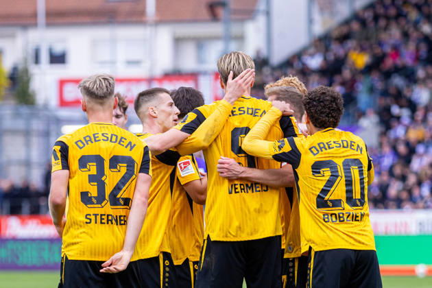 Die Spieler von SG Dynamo Dresden jubeln ueber das Tor zum 1:0 durch Niklas Hauptmann (SG Dynamo Dresden, 27) GER, VfL Osnabrueck vs. SG Dynamo Dresden, Fussball, 2. Bundesliga, 7. Spieltag, Spielzeit 2026 2027, 10.10.2026 DFL Regulations prohibit any use of photographers as image sequences and or quasi-video. GER, VfL Osnabrueck vs. SG Dynamo Dresden, Fussball, 2. Bundesliga, 7. Spieltag, Spielzeit 2026 2027, 10.10.2026 Osnabrueck Copyright: xEibner-Pressefoto JanxRollingerx EP_JSK