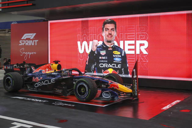 Formula 1 Singapore Airlines Singapore Grand Prix 2026 Sprint Race winner Max Verstappen (NED), Oracle Red Bull Racing , RB22, Car 3 during Formula 1 Singapore Airlines Singapore Grand Prix 2026 on October 10., 2026 in Marina Bay Street Circuit, Singapore, Zsombor Toth Singapore Marina Bay Street Circuit Singapore Singapore Copyright: xZsomborxTothx