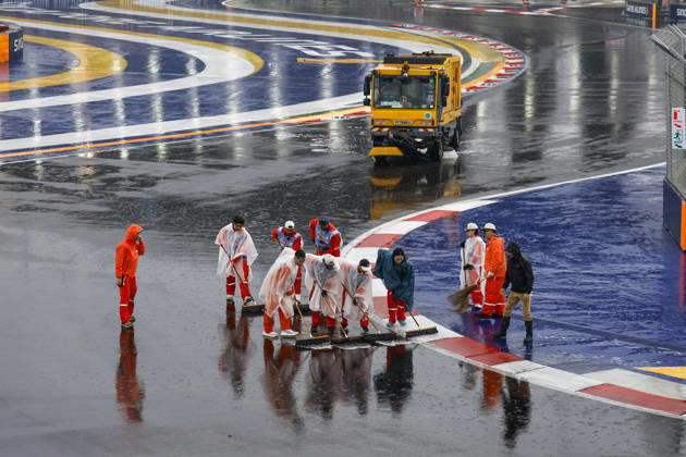 F1 - SINGAPORE GRAND PRIX 2026 Illustration, rain before the start of the sprint race, marshall, commissaire de piste, marshal, marshalls, marshals during the 2026 Formula 1 Singapore Grand Prix, 17th round of the 2026 Formula One World Championship, WM, Weltmeisterschaft from October 9 to 11, 2026 on the Marina Bay Street Circuit, in Singapore, Singapore - SingaporeSingapore Copyright: xJulienxDelfossex