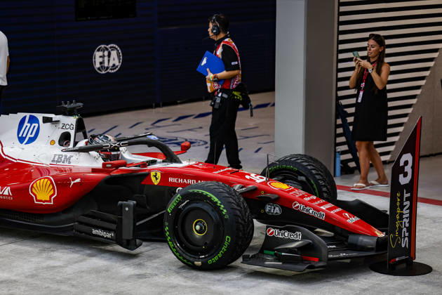 F1 - SINGAPORE GRAND PRIX 2026 16 LECLERC Charles (mco), Scuderia Ferrari SF-26, action, parc fermÃ during the 2026 Formula 1 Singapore Grand Prix, 17th round of the 2026 Formula One World Championship, WM, Weltmeisterschaft from October 9 to 11, 2026 on the Marina Bay Street Circuit, in Singapore, Singapore - SingaporeSingapore  Copyright: xJulienxDelfossex