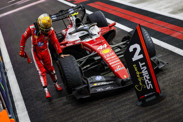 F1 - SINGAPORE GRAND PRIX 2026 HAMILTON Lewis (gbr), Scuderia Ferrari SF-26, portrait, parc fermÃ during the 2026 Formula 1 Singapore Grand Prix, 17th round of the 2026 Formula One World Championship, WM, Weltmeisterschaft from October 9 to 11, 2026 on the Marina Bay Street Circuit, in Singapore, Singapore - SingaporeSingapore  Copyright: xJulienxDelfossex