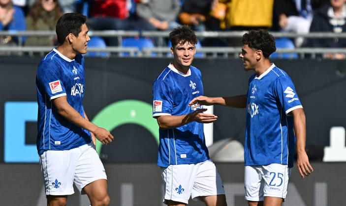 10.10.2026, xfux, Fussball 2.Bundesliga, SV Darmstadt 98 - Energie Cottbus v.l. Nicolas Verkooijen (SV Darmstadt 98), Ho-jae Ho jae Lee (SV Darmstadt 98), Torschuetze Torschütze Noah Weißhaupt Weisshaupt (SV Darmstadt 98) Torjubel, Jubel, Goal celebration, celebrate the goal zum 1:1 jubelnd bejubelt jubelt jubeln Jubel (DFL DFB REGULATIONS PROHIBIT ANY USE OF PHOTOGRAPHS as IMAGE SEQUENCES and or QUASI-VIDEO) Darmstadt