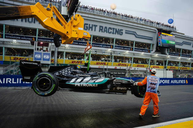 2026 Formula 1 Singapore Grand Prix - Sprint GEORGE RUSSELL (GBR) of Mercedes-AMG PETRONAS Formula One Team CRASH Sprint Race on SATURDAY during the 2026 FORMULA 1 SINGAPORE AIRLINES SINGAPORE GRAND PRIX 2026 at MARINA BAY STREET CIRCUIT SINGAPORE on October 10, 2026. Photo by Tan Jun Da ABACAPRESS.COM Singapore Singapore  Copyright: xJunxDaxTan ABACAx