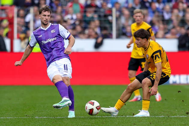 2026.10.10, xkwix, Fußball, 2. Bundesliga, VfL Osnabrück - SG Dynamo Dresden, Stadion an der Bremer Brücke, 7.Spieltag, Saison 2026 2027: Robin Meissner (VfL Osnabrueck 11) im Zweikampf gegen Patrice Covic (SG Dynamo Dresden 24) DFB regulations prohibit any use of photographs as image sequences and or quasi-video. Photo: xKamilxWilkowskixPressefotoKochx Niedersachsen Deutschland