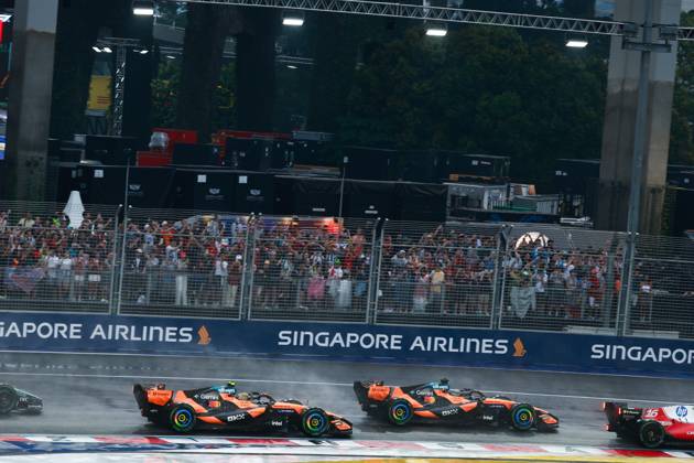 01 NORRIS Lando (gbr), McLaren F1 Team MCL40, action 81 PIASTRI Oscar (aus), McLaren F1 Team MCL40, action F1 GP 17 Singapore 2026 F1 GP 17 Singapore 2026 81 PIASTRI Oscar (aus), McLaren F1 Team MCL40, action F1 GP 17 Singapore 2026 Singapore