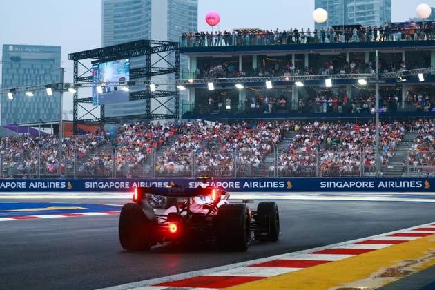 44 HAMILTON Lewis (gbr), Scuderia Ferrari SF-26, action F1 GP 17 Singapore 2026 F1 GP 17 Singapore 2026 81 PIASTRI Oscar (aus), McLaren F1 Team MCL40, action F1 GP 17 Singapore 2026 Singapore